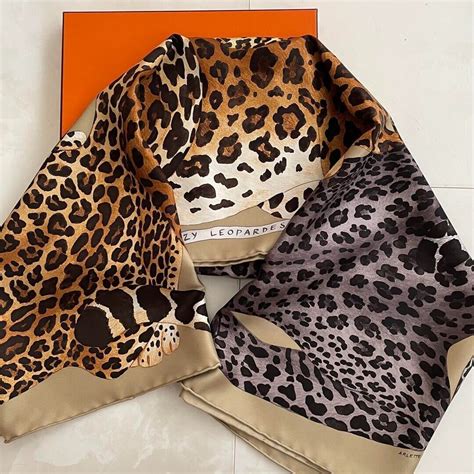 Lazy Leopardesses scarf 90 